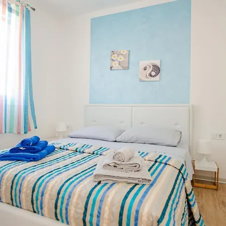 Exclusive Seaside Dream Apartment Murter