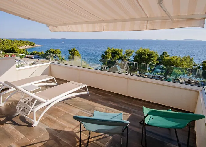 Exclusive Seaside Dream Apartment Murter